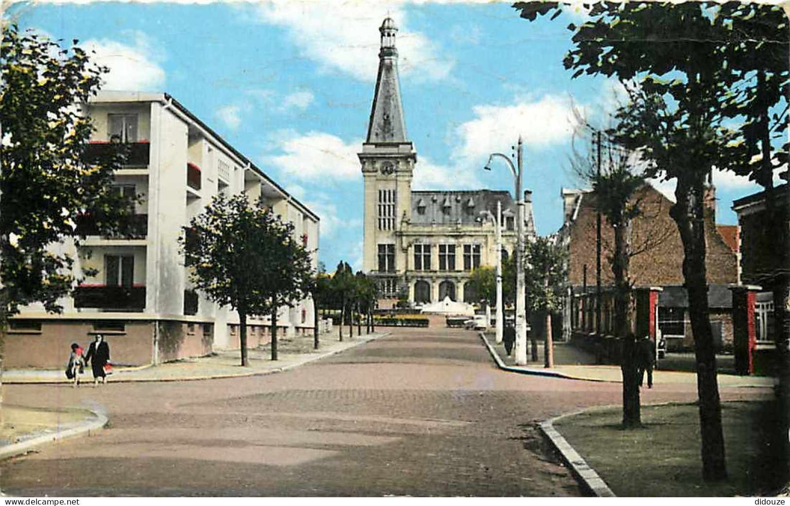 62 - Liévin - L'Hotel De Ville - Colorisée - Animé - Ecrite En 1965 - Voir Scan Recto-Verso - Lievin