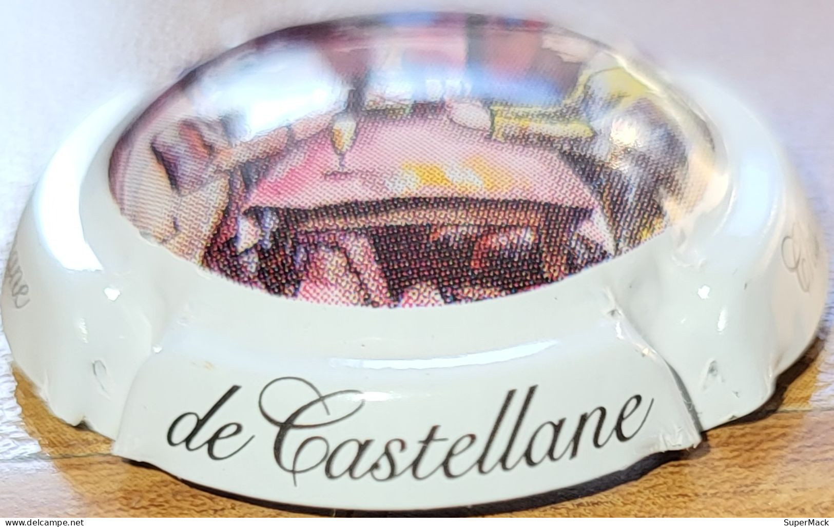 Capsule Champagne DE CASTELLANE Série ??, Ecriture Stylisée Sur Contour Blanc, Polychrome & Blanc Nr 92h - De Castellane