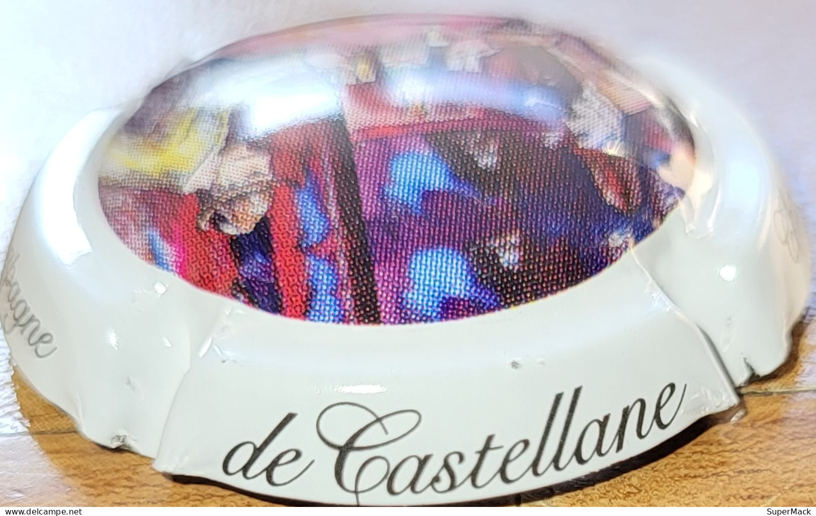 Capsule Champagne DE CASTELLANE Série ??, Ecriture Stylisée Sur Contour Blanc, Polychrome & Blanc Nr 92h - De Castellane