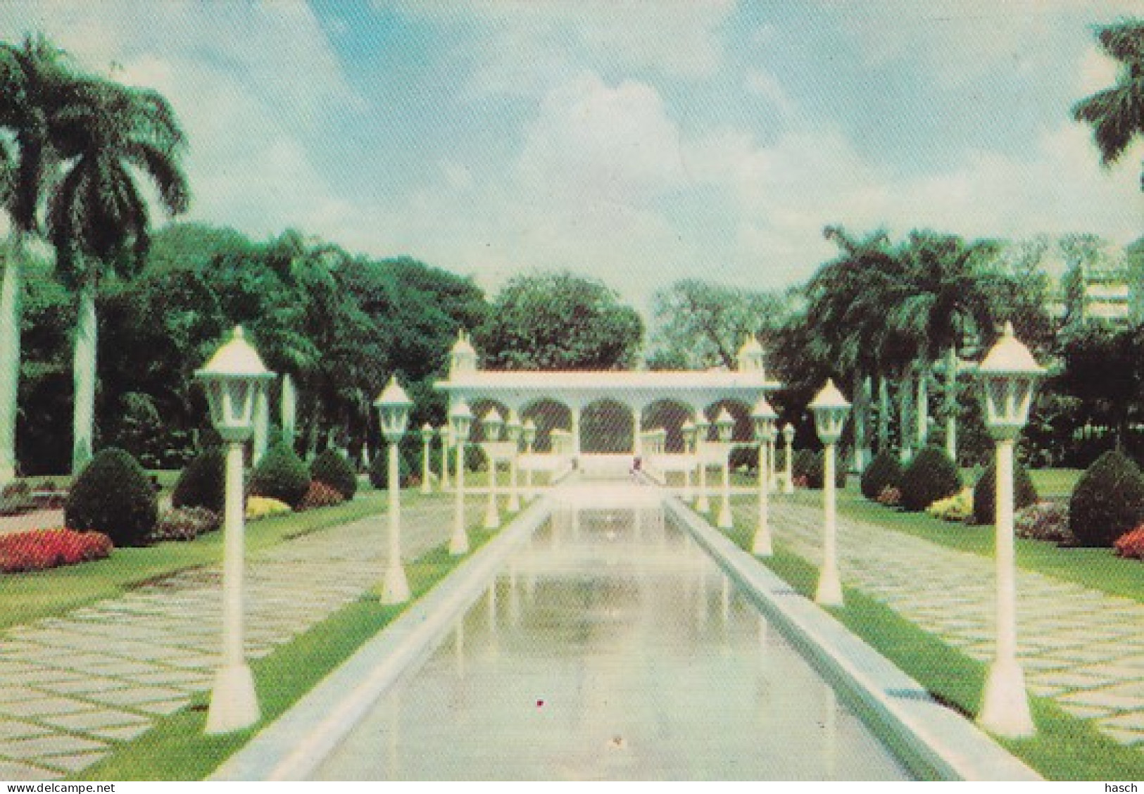 2852	139	Pakistan, Moghul Garden Baradari Karachi - Pakistan