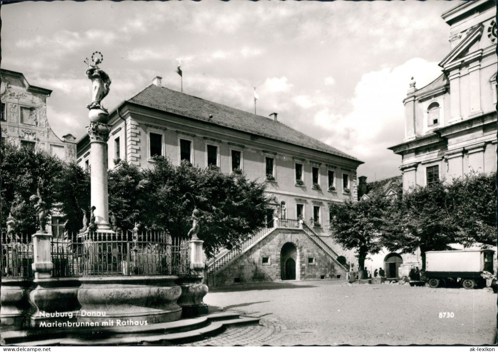 Neuburg (Donau) Marienbrunnen, Brunnen Anlage, Rathaus Platz 1965 - Neuburg