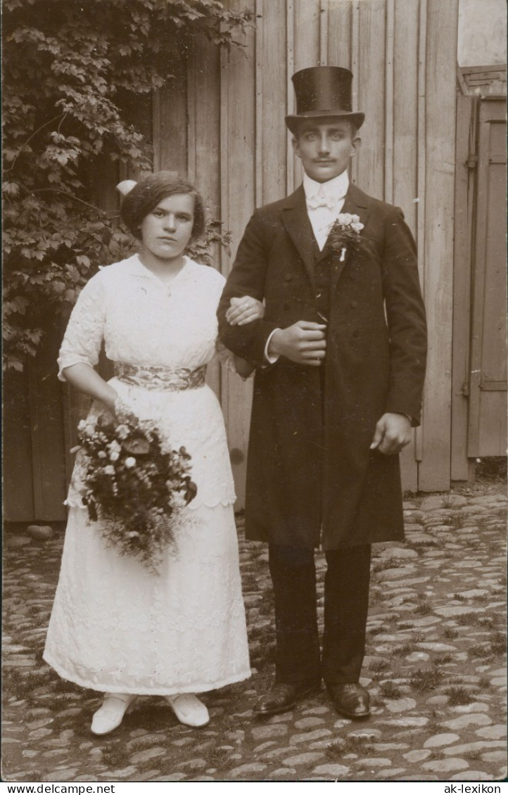 Hochzeit - Brautpaar Kleid Anzug Zylinder Mode 1922 Privatfoto Foto - Noces