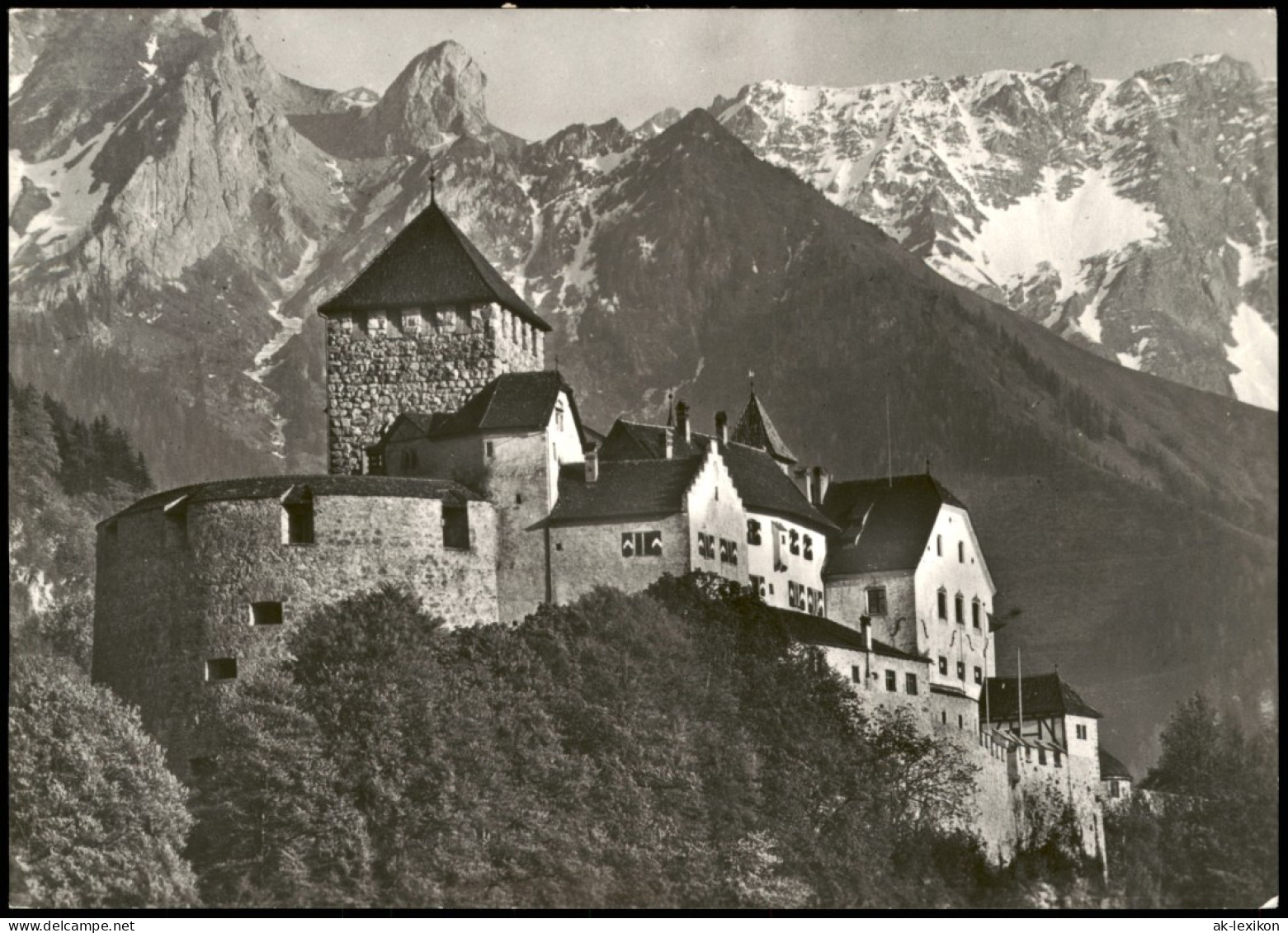 Postcard Vaduz Schloss (Castle) Vaduz Fürstentum Liechtenstein 1970 - Liechtenstein