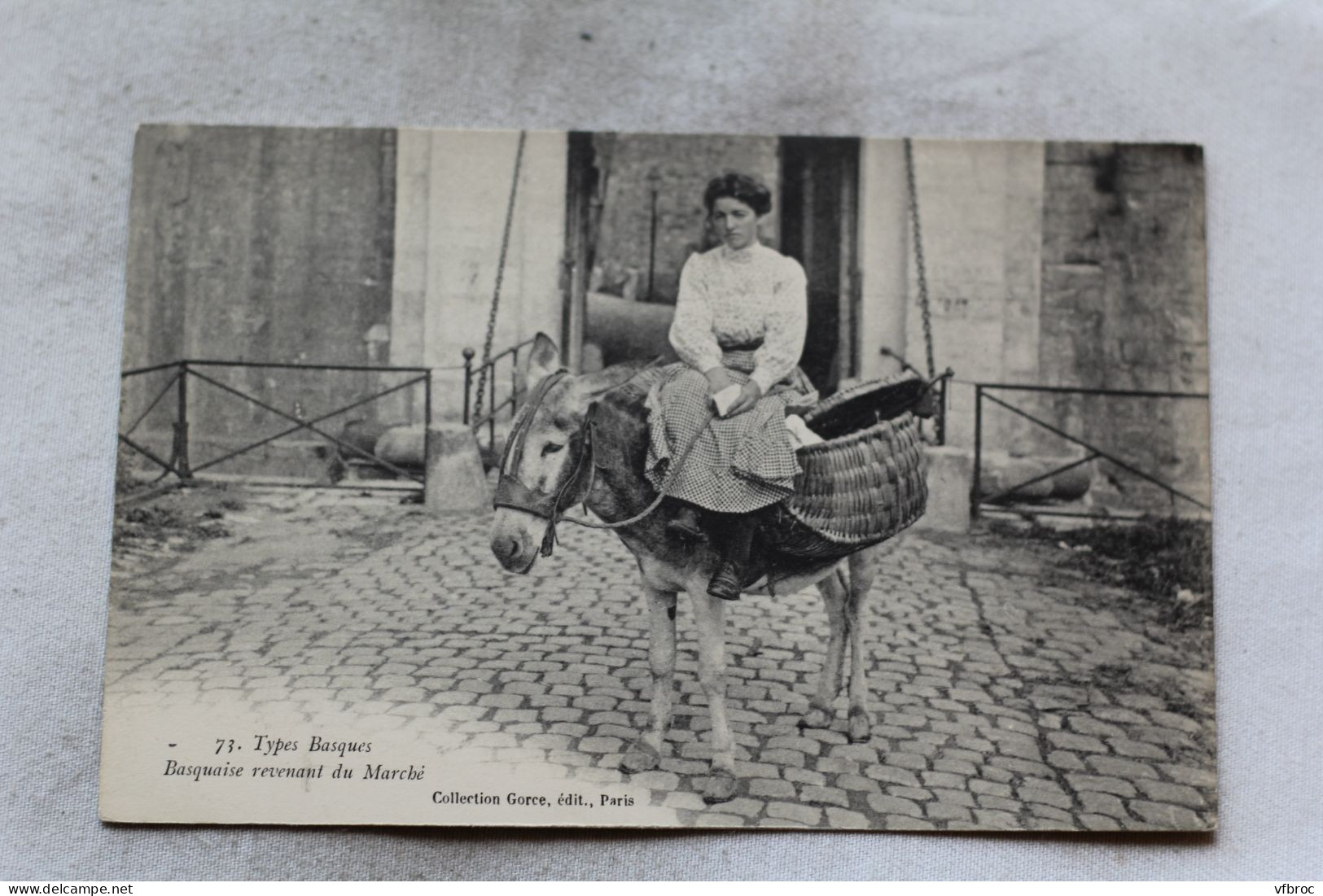 Basquaise Revenant Du Marché, Types Basques, Folklore Et Métiers - Vendedores Ambulantes