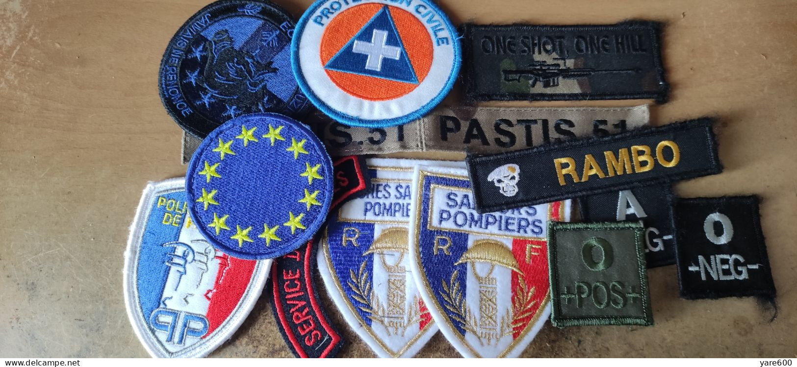 Lot De 18 Ecussons Militaires Pompiers Police,et Autres - Patches