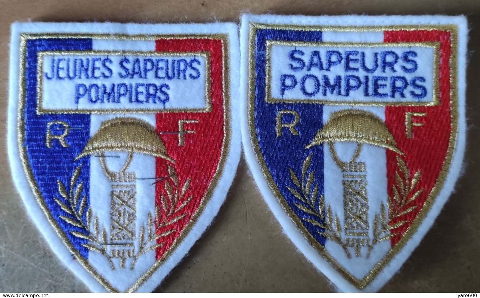 Lot de 18 Ecussons militaires Pompiers police,et autres