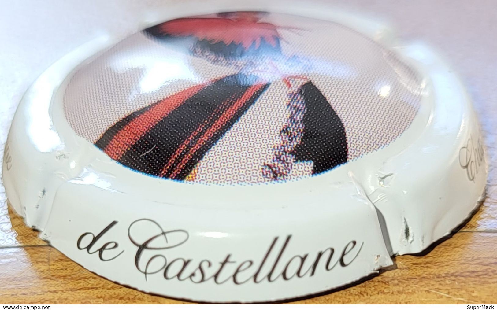 Capsule Champagne DE CASTELLANE Série ??, Ecriture Stylisée Sur Contour Blanc, Polychrome & Blanc Nr 91a - De Castellane