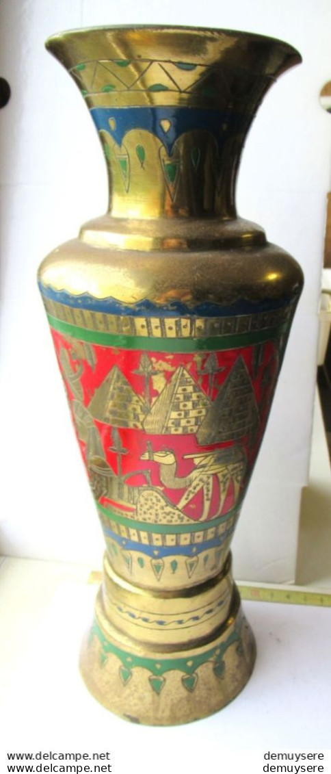 Lade 300 - 20-10-  Koperen Egyptische Vaas - Vase égyptien En Cuivre - 28.50 X 11 Cm - 842 Gram - Vazen