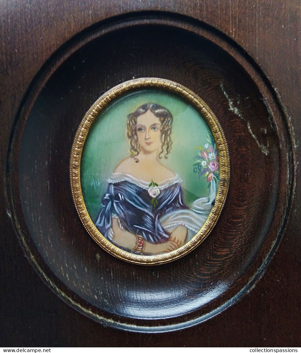 - Ancien Tableau Miniature. Femme Médaillon - - Other & Unclassified