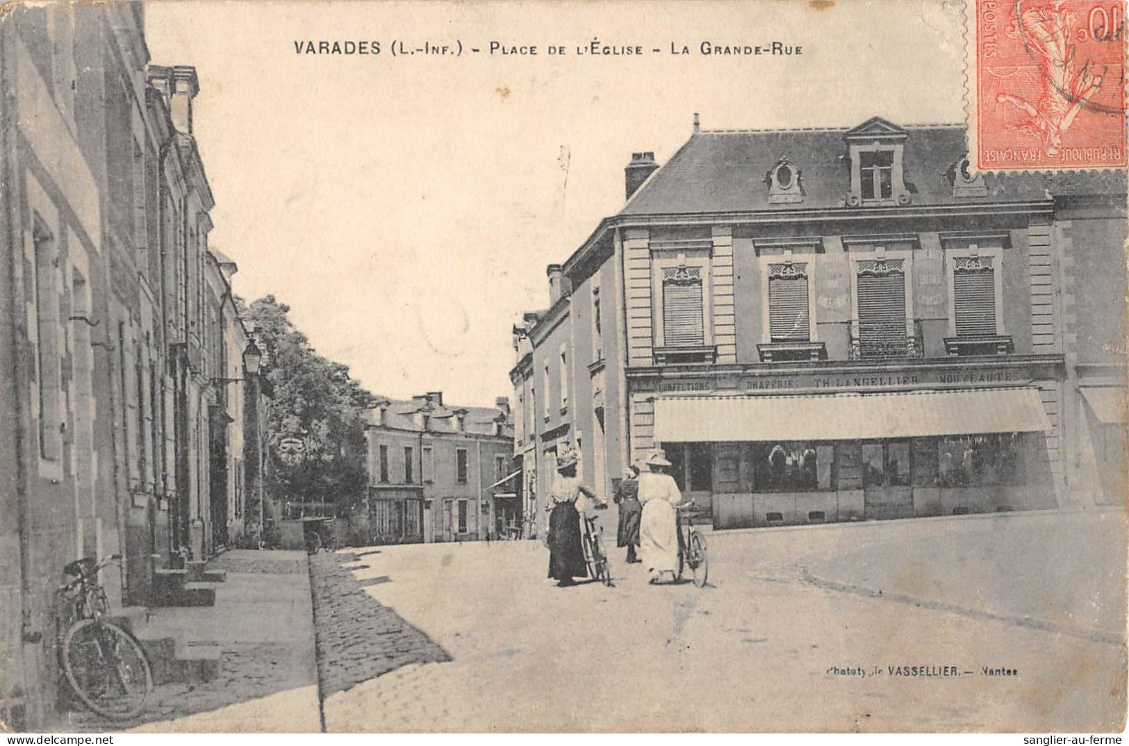 CPA 44 VARADES / PLACE DE L'EGLISE / LA GRANDE RUE - Varades