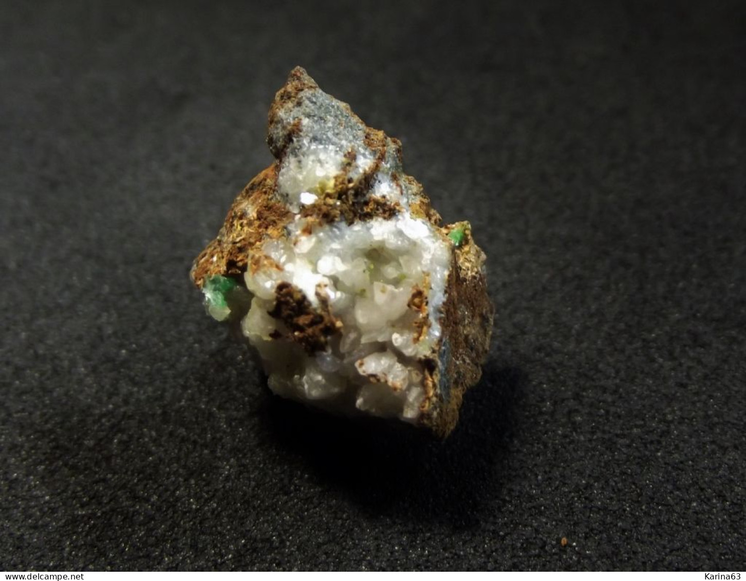 Annabergite ( 2 X 1 X 1 Cm ) KM 3 Mine - Lavrion - Greece - Minéraux