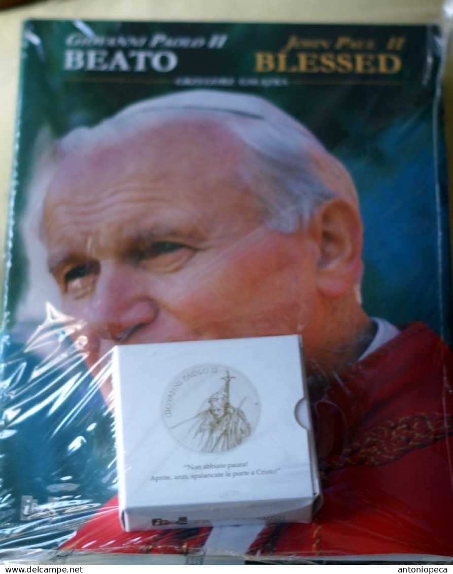 ITALIA 2011, BEATIFICAZIONE POPE JOHN PAUL II, OFFICIAL BRONZE MEDAL AND DEDICATED BOOK - Autres & Non Classés