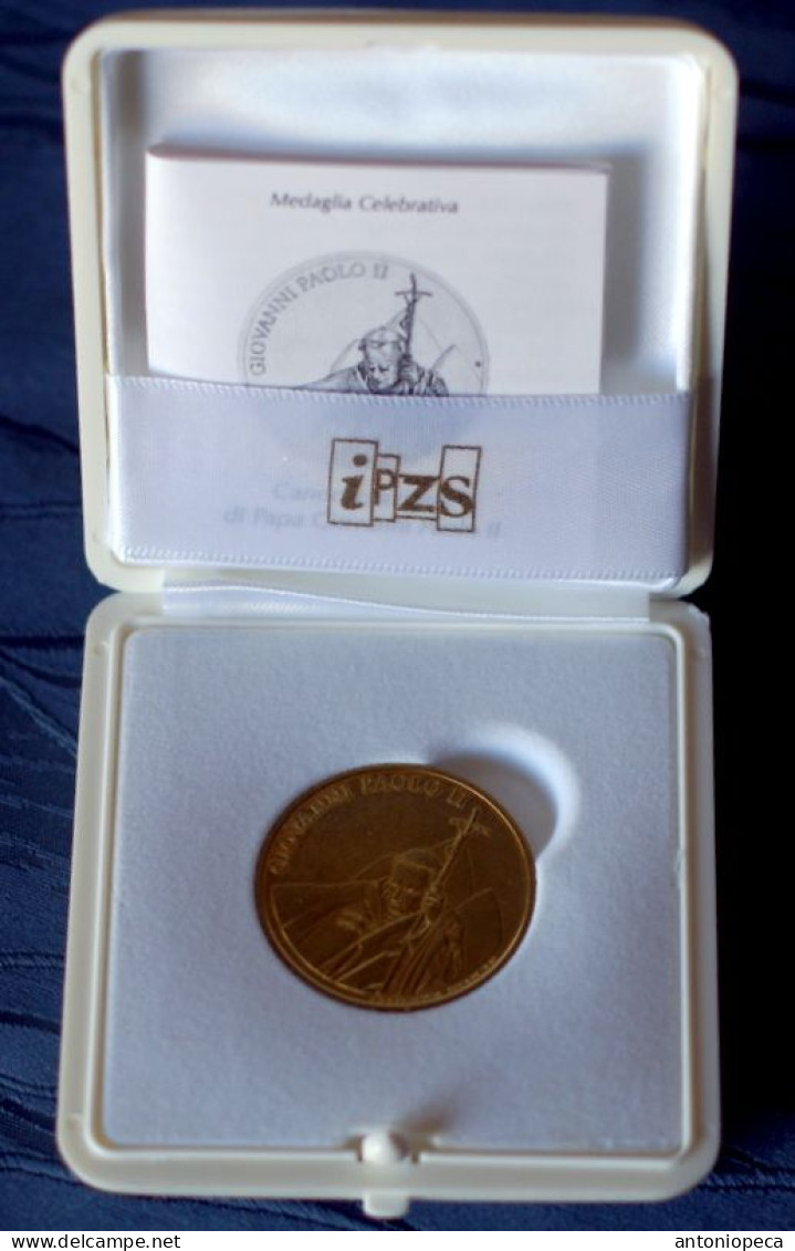 ITALIA 2011, BEATIFICAZIONE POPE JOHN PAUL II, OFFICIAL BRONZE MEDAL AND DEDICATED BOOK - Autres & Non Classés