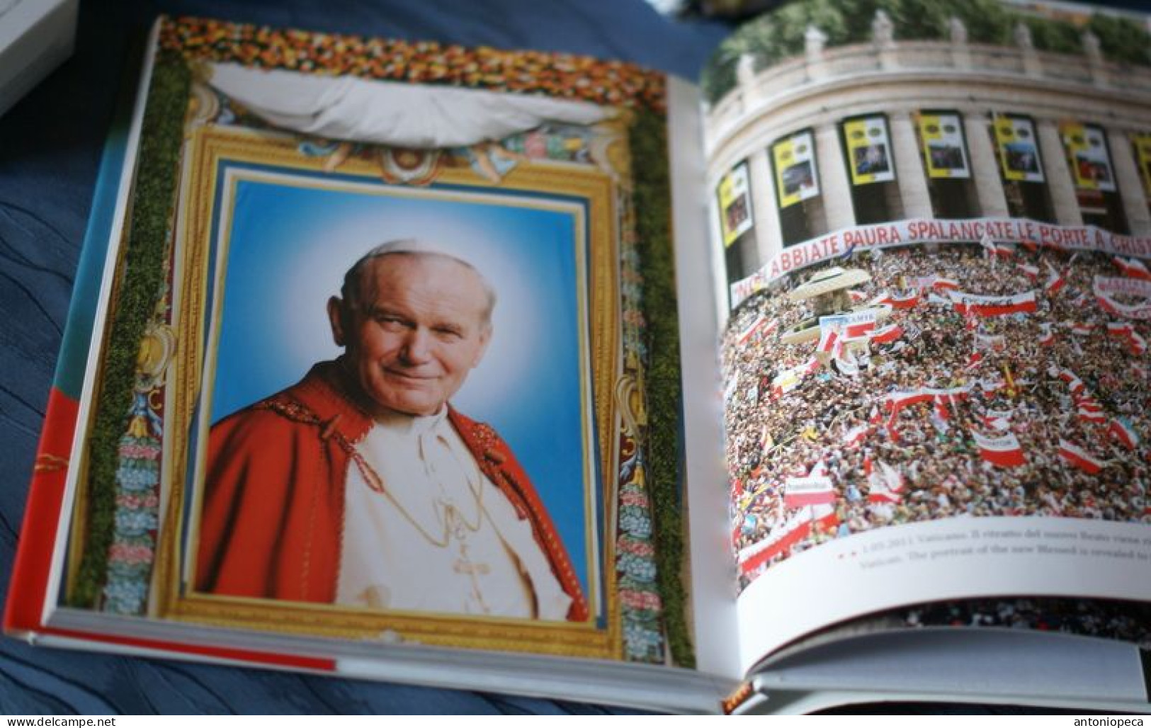 ITALIA 2011, BEATIFICAZIONE POPE JOHN PAUL II, OFFICIAL BRONZE MEDAL AND DEDICATED BOOK