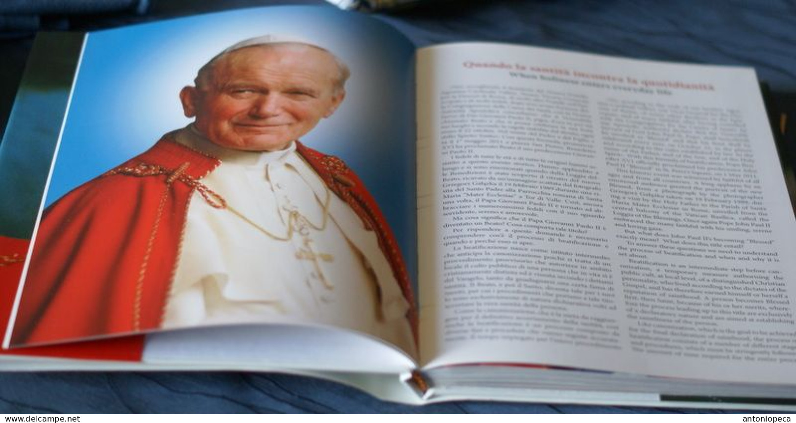 ITALIA 2011, BEATIFICAZIONE POPE JOHN PAUL II, OFFICIAL BRONZE MEDAL AND DEDICATED BOOK