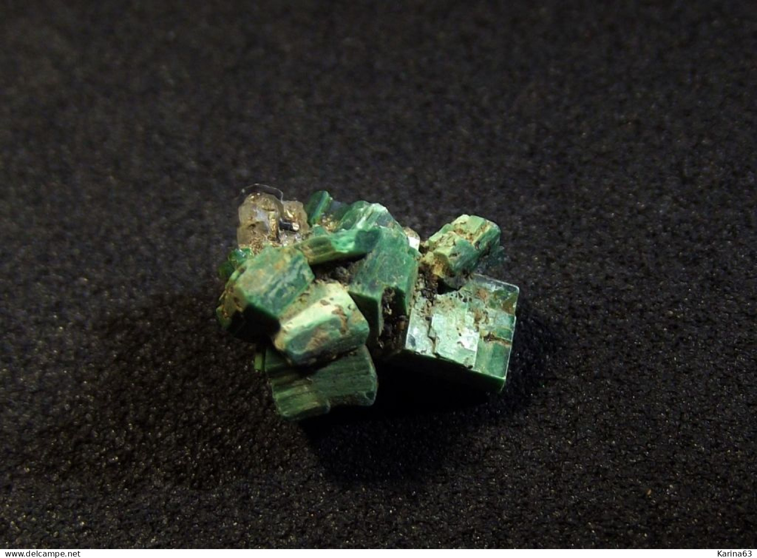 Torbernite Cluster  ( 1 X 0.5 X 1 Cm ) Margabal - Aveyron - France - Minéraux