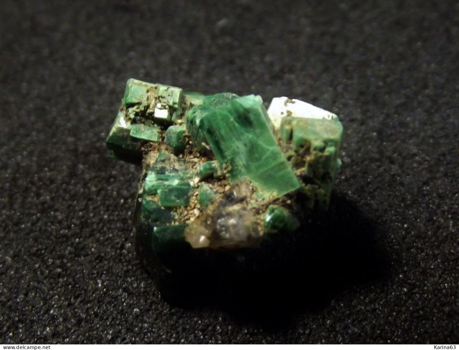 Torbernite Cluster  ( 1 X 0.5 X 1 Cm ) Margabal - Aveyron - France - Mineralien
