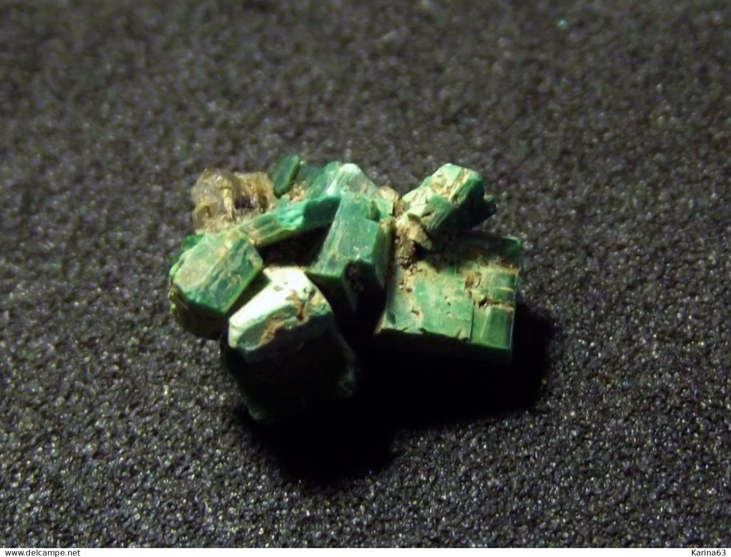 Torbernite Cluster  ( 1 X 0.5 X 1 Cm ) Margabal - Aveyron - France - Minéraux