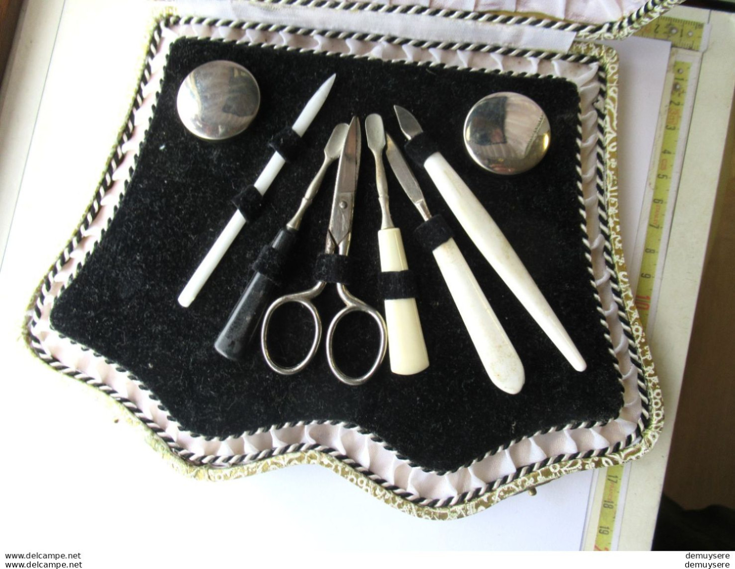 Lade 500 -25-10-  MANICURE SET - ENSEMBLE DE MANICURE - 24 X 18 CM - Materiale Di Profumeria