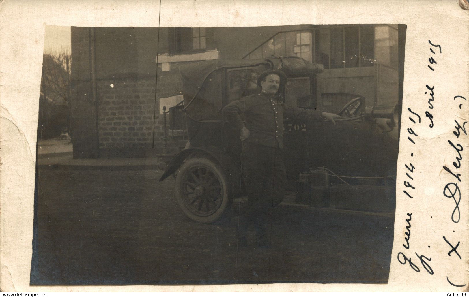 N40 - AUTOMOBILE - Un Militaire Français Pose Fièrement Devant Une Belle Limousine - Turismo