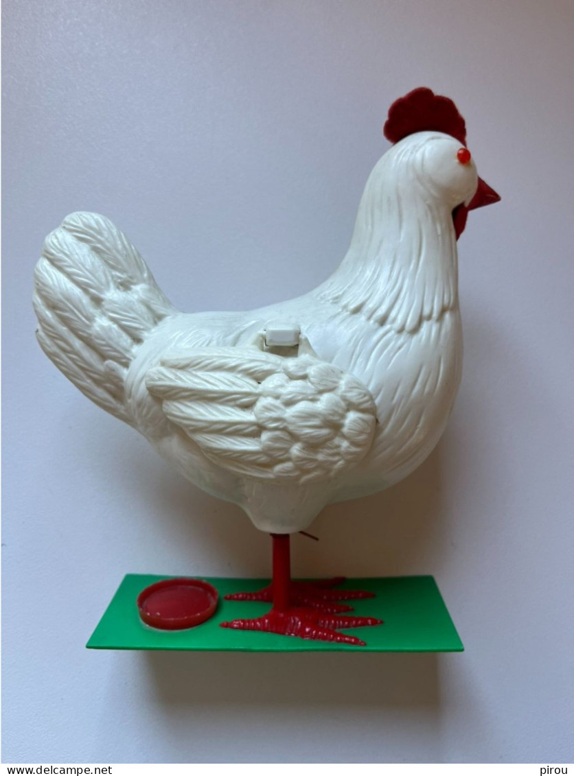 POULE PONDEUSE AILES OSCILLANTE - Toy Memorabilia