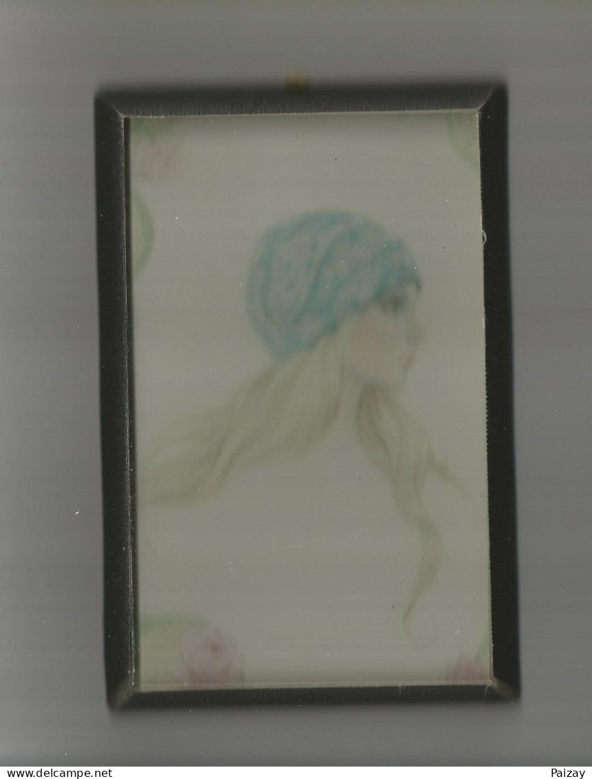 Dessin Couleur De Femme Sous Un épais Verre Formant Tableau Peut être Pastels Ou Autres Identifier Désolé Pour La Photo - Pastel