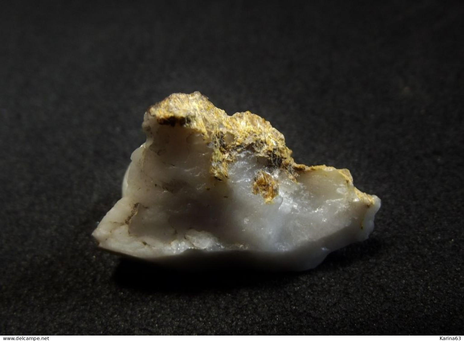Ardennite-(As) (TL) (2 X 1 X 0.5 Cm )Ardennite-quartz-veins - Salmchateau - Vielsalm - Luxembourg - Belgium - Minéraux