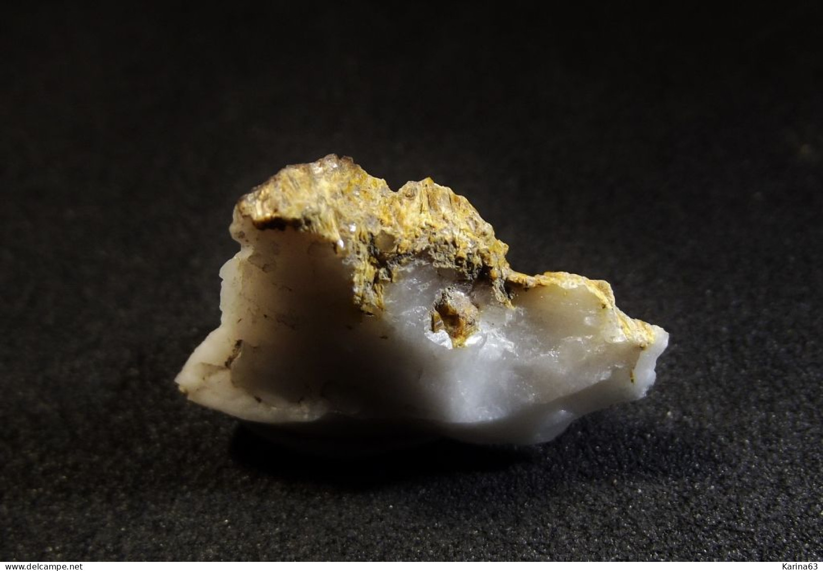 Ardennite-(As) (TL) (2 X 1 X 0.5 Cm )Ardennite-quartz-veins - Salmchateau - Vielsalm - Luxembourg - Belgium - Mineralien