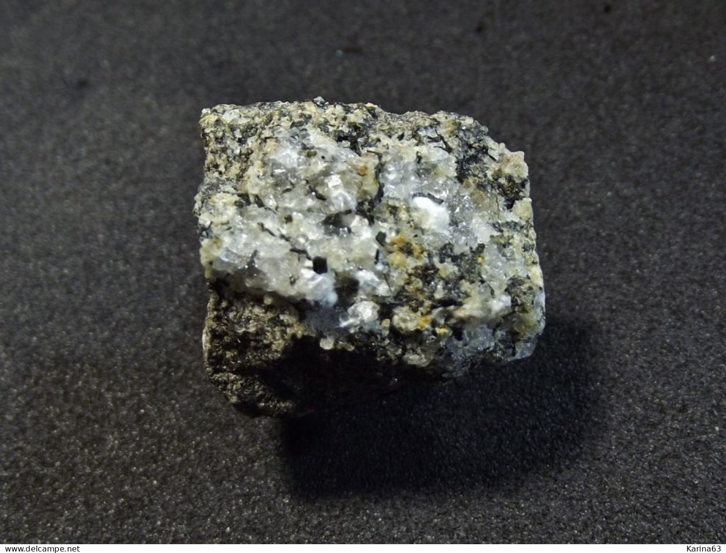 Hielscherite With Phillipsite-subgroup ( 2 X 2 X 1 Cm ) Graulay Quarry  Hillesheim - Vulkaneifel - Germany - Minéraux