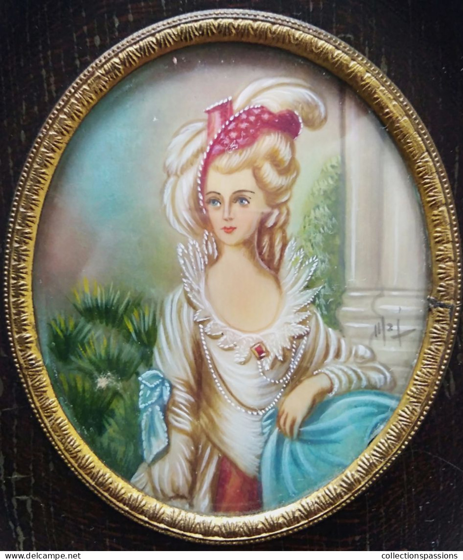 - Ancien Tableau Miniature. Femme Médaillon - - Andere & Zonder Classificatie