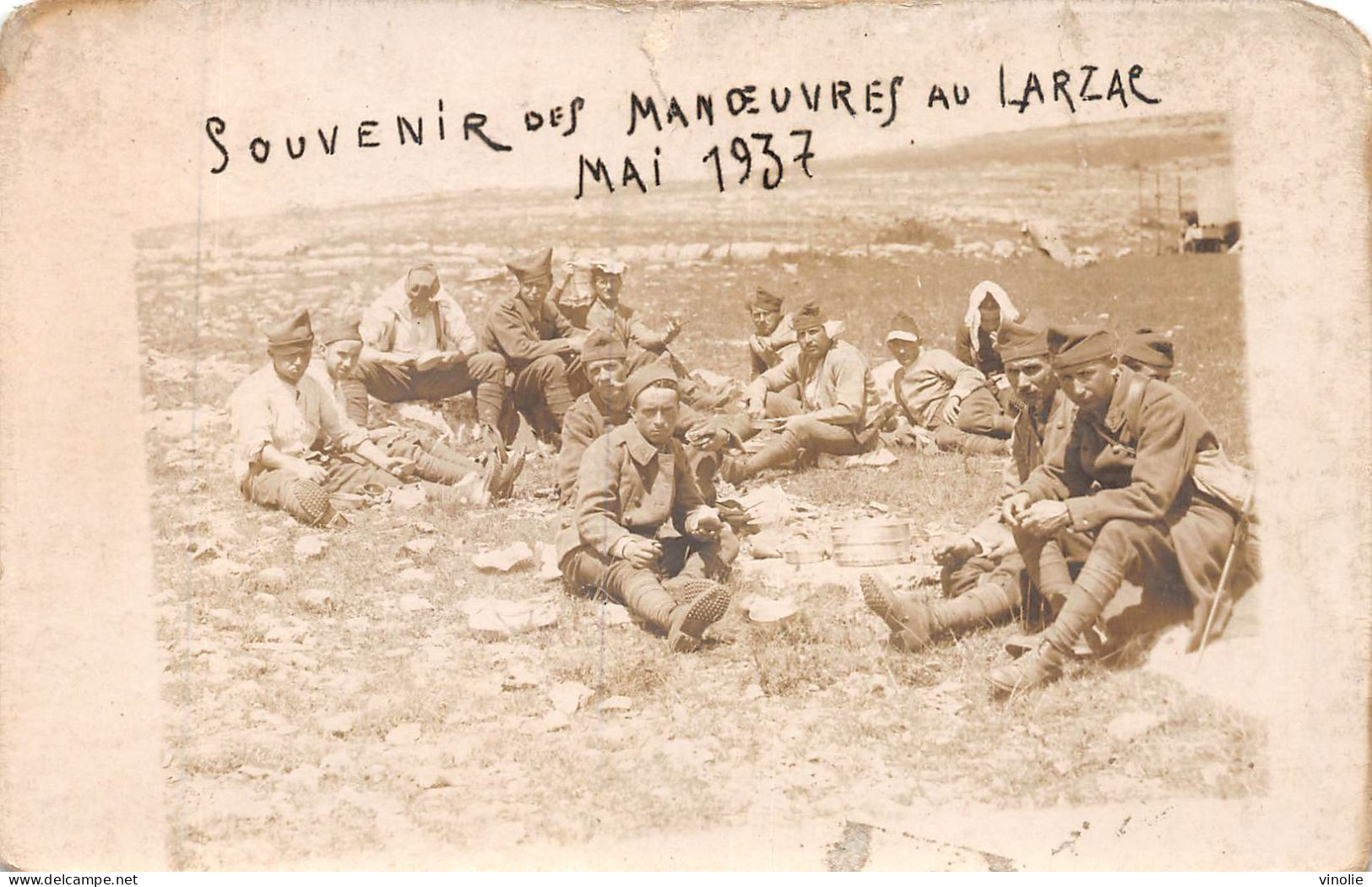 24-3399 : LA CAVALERIE CAMP DU LARZAC. CARTE-PHOTO GROUPE DE SOLDATS. 1937. MANOEUVRES - La Cavalerie