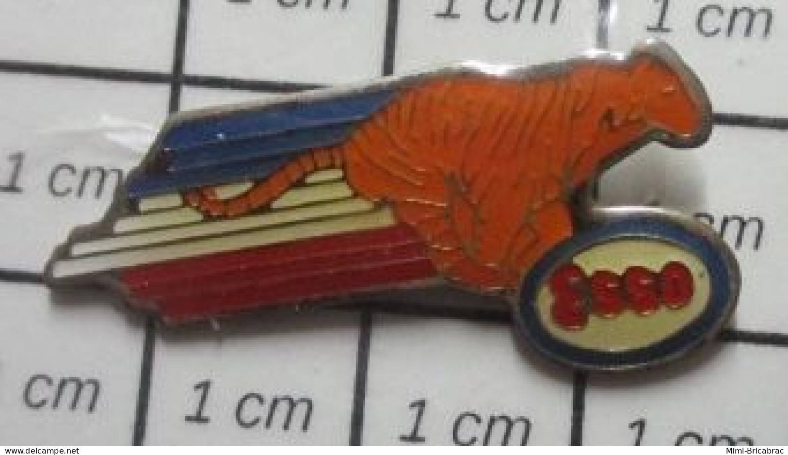 1616A  Pin's Pins / Beau Et Rare / CARBURANTS / ESSO METTEZ UN TIGRE ORANGE DANS VOTRE MOTEUR - Kraftstoffe