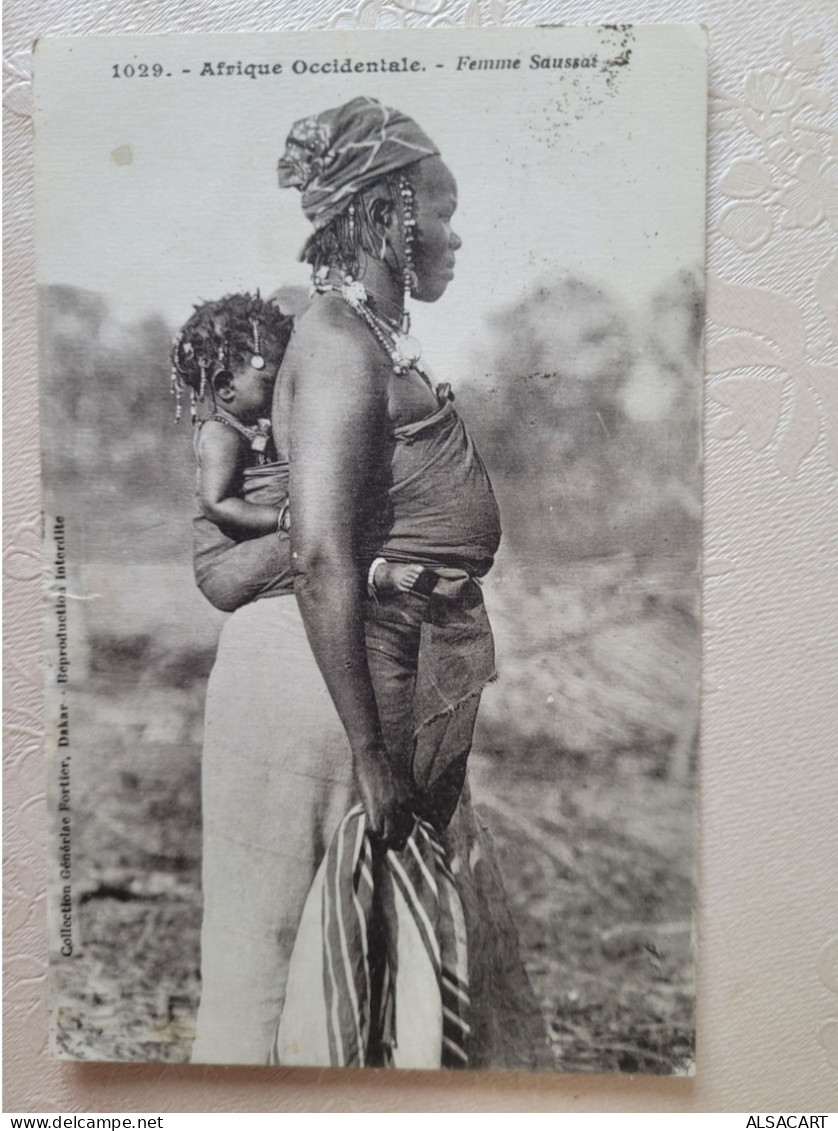 Soudan  Femme Saussat , Timbre De Guinée - Guinea