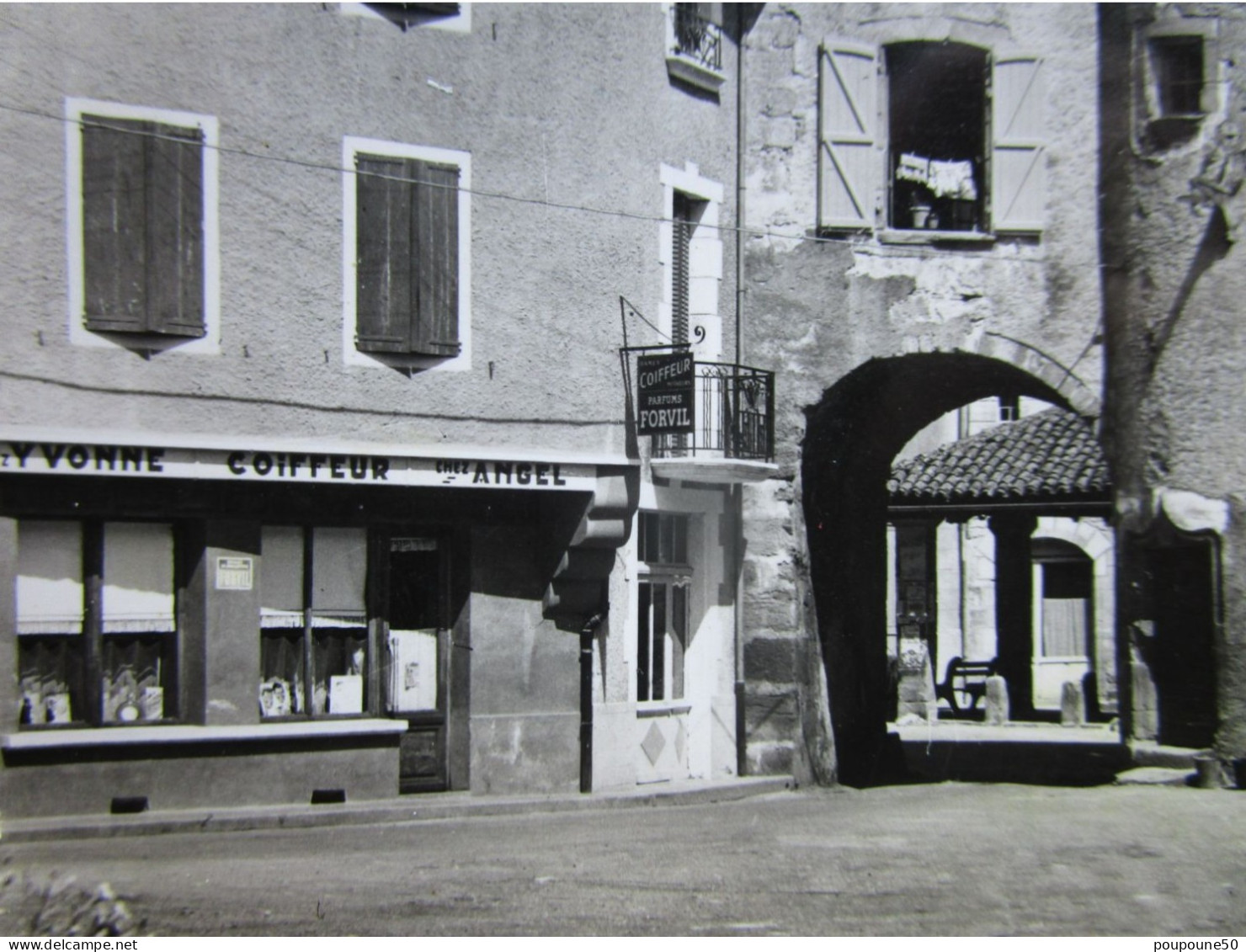 CP 46 Lot LACAPELLE MARIVAL  - La Porte Du Fort  Salon Coiffeur " Yvonne Et Angel " Annexe MaisonGueric 1960 - Lacapelle Marival