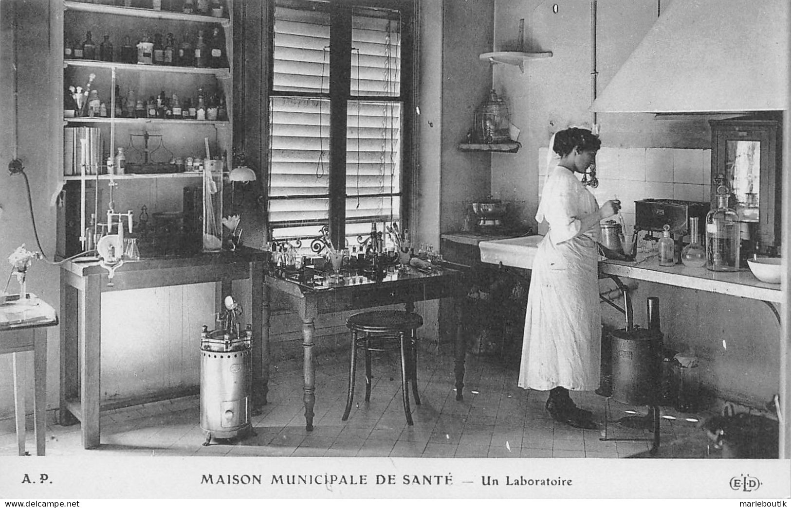 Paris – Maison Municipale De Santé – Un Laboratoire  - Santé, Hôpitaux