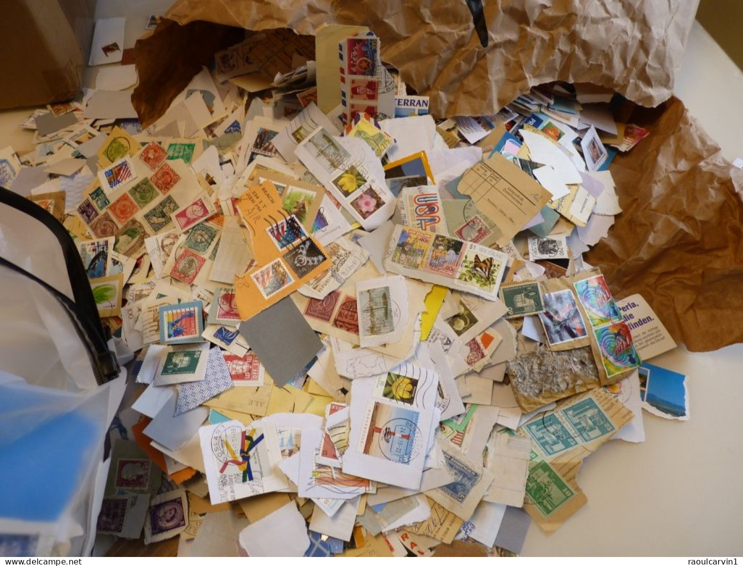 GROS VRAC DE TIMBRES  Environ  15000 Soit 3.5 Kg - Kilowaar (min. 1000 Zegels)