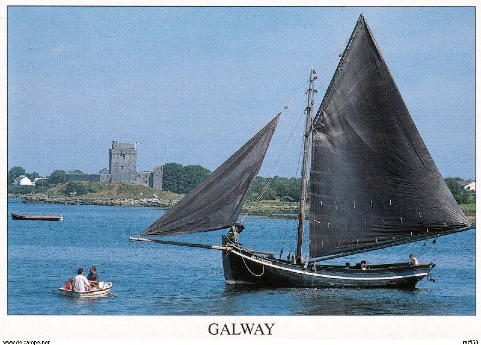 1 AK Irland / Ireland * Traditional Galway Bay (Hooker) Sailing Boat With Dunguaire Castle In The Background * - Galway