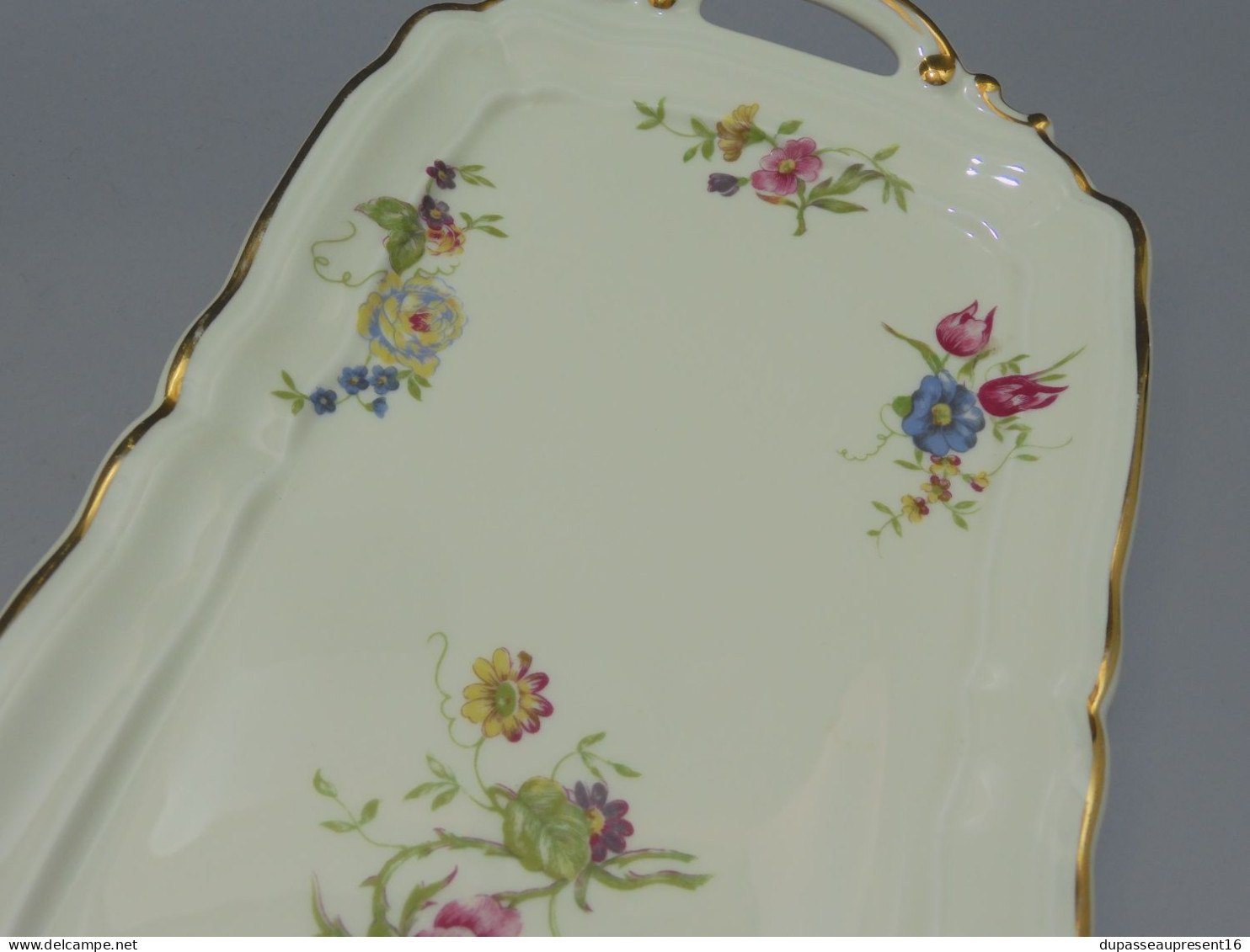 -JOLI ANCIEN PLATEAU à GATEAUX CAKE en PORCELAINE de LIMOGES BERNARDAUD XXe    E