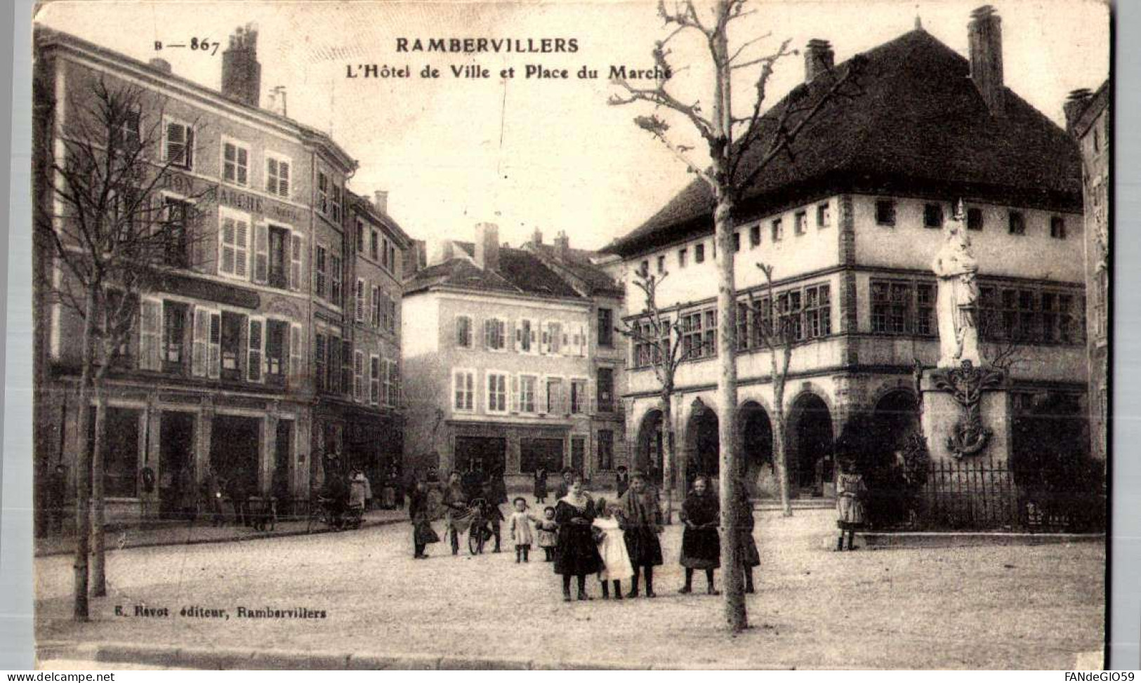 RAMBERVILLERS - PLACE DE L'HOTEL DE VILLE. /// 51  ///  CP TTBE  LIQUIDE - Rambervillers