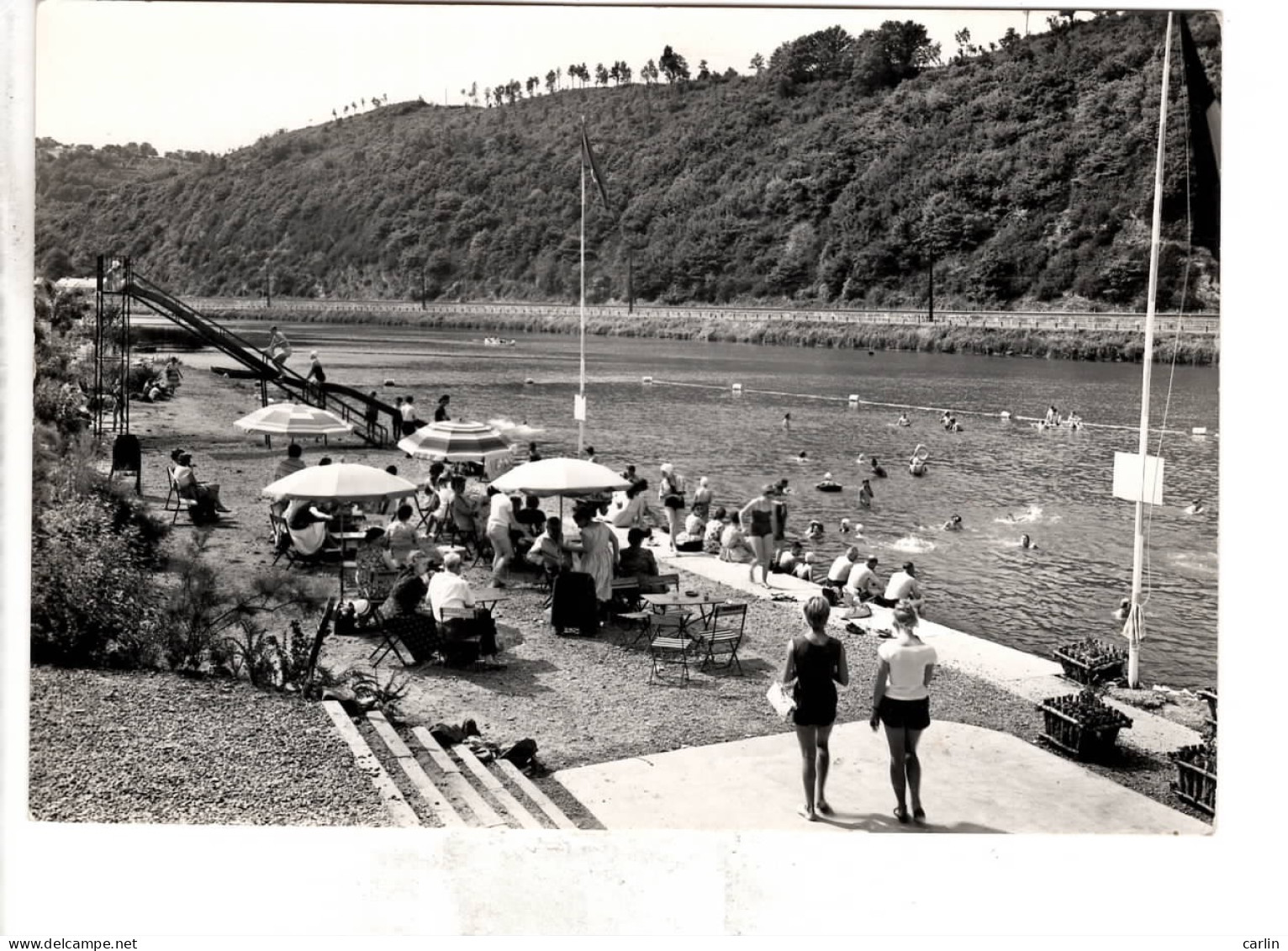 Hastière La Meuse Et Les Bains - Hastière