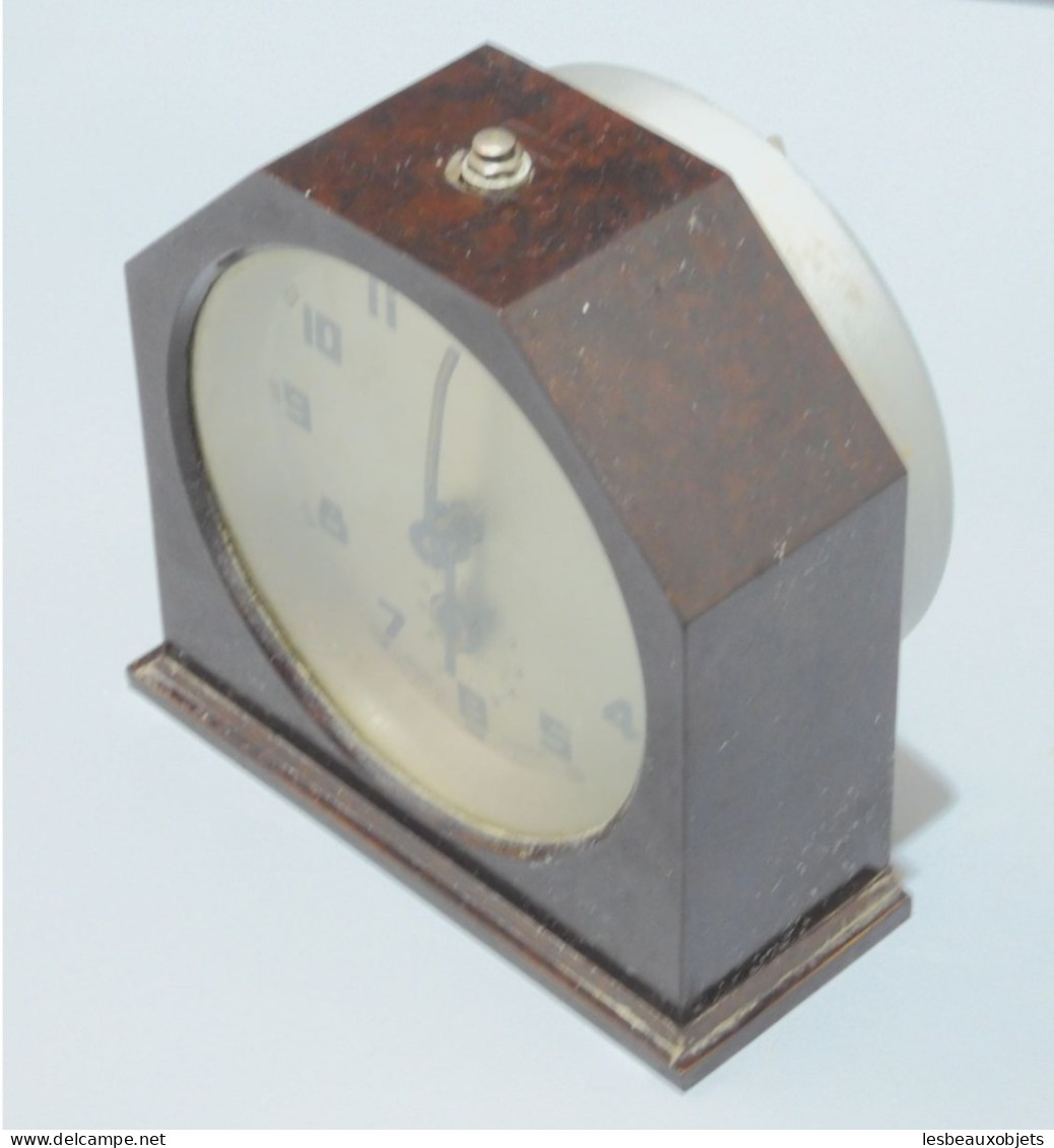 -ANCIEN REVEIL ART DECO BAKELITE ROUGE Sans Marque Visible JUS De GRENIER    E - Alarm Clocks