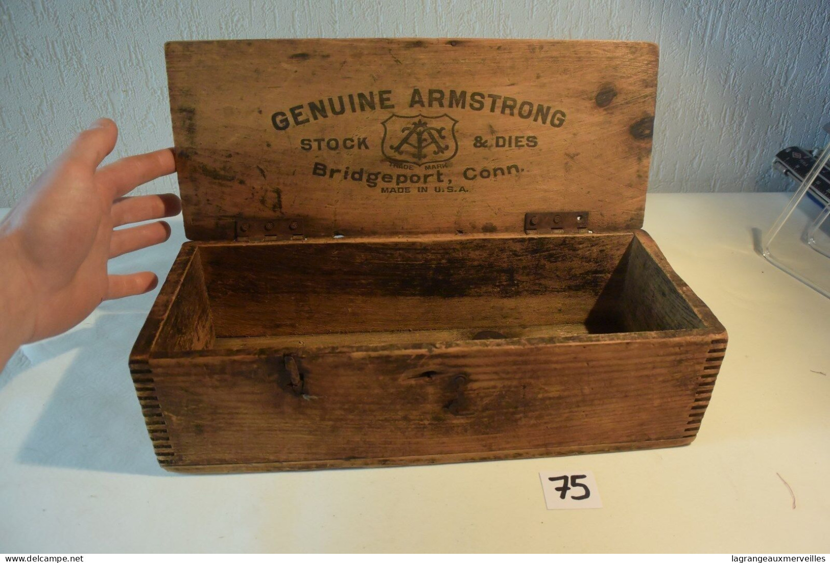 C75 Très Ancienne Boite En Bois GENUINE ARMSTRONG USA - Boîtes