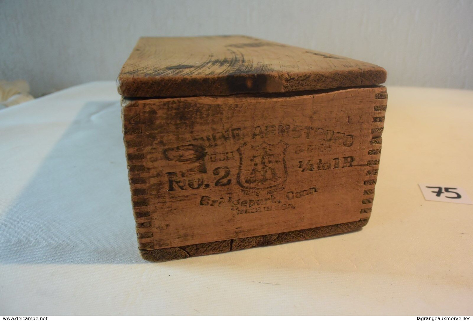 C75 Très Ancienne Boite En Bois GENUINE ARMSTRONG USA - Boxes