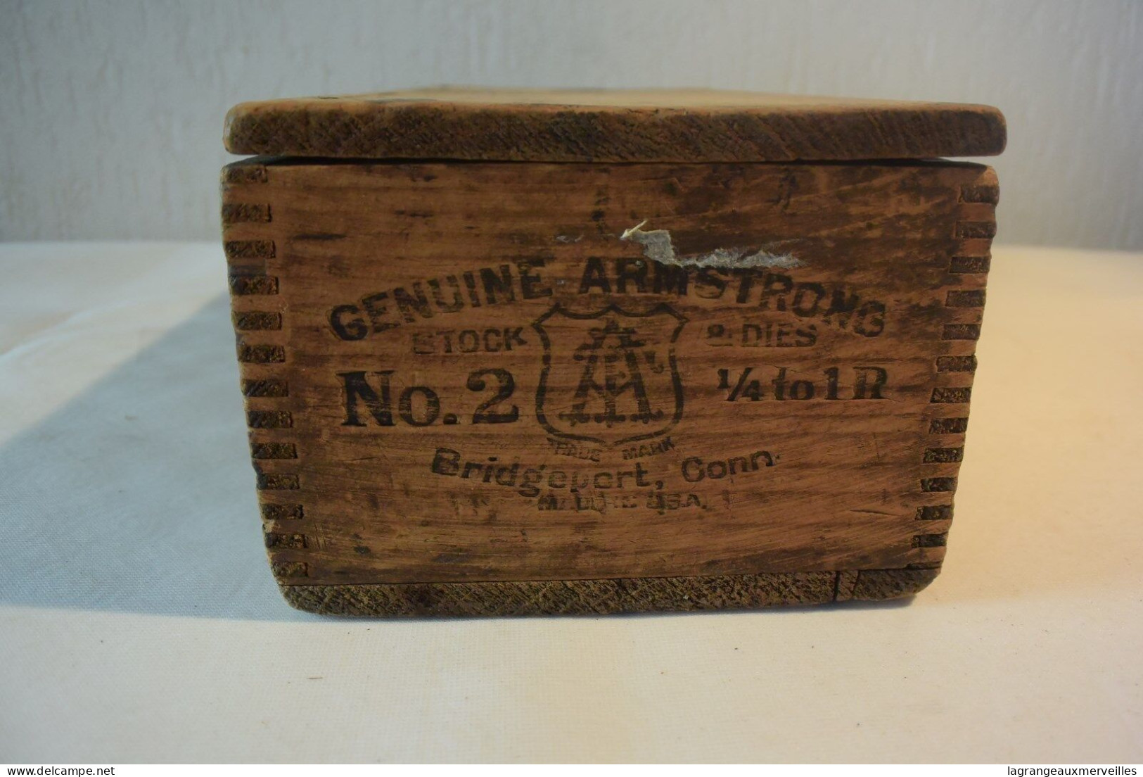 C75 Très Ancienne Boite En Bois GENUINE ARMSTRONG USA - Boxes