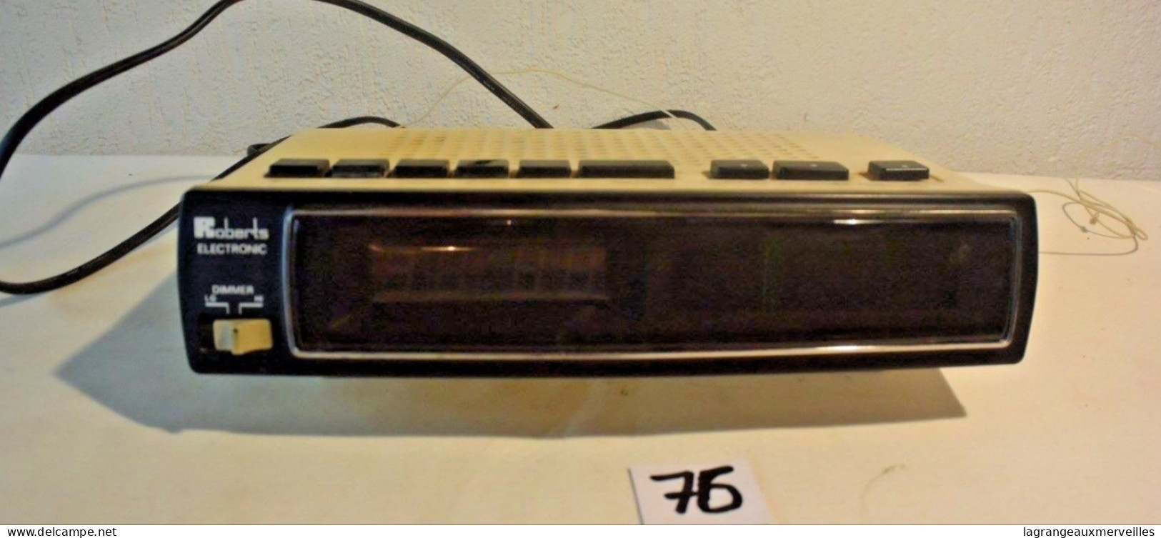 C76 Ancien appareil radio réveil Roberts electronic