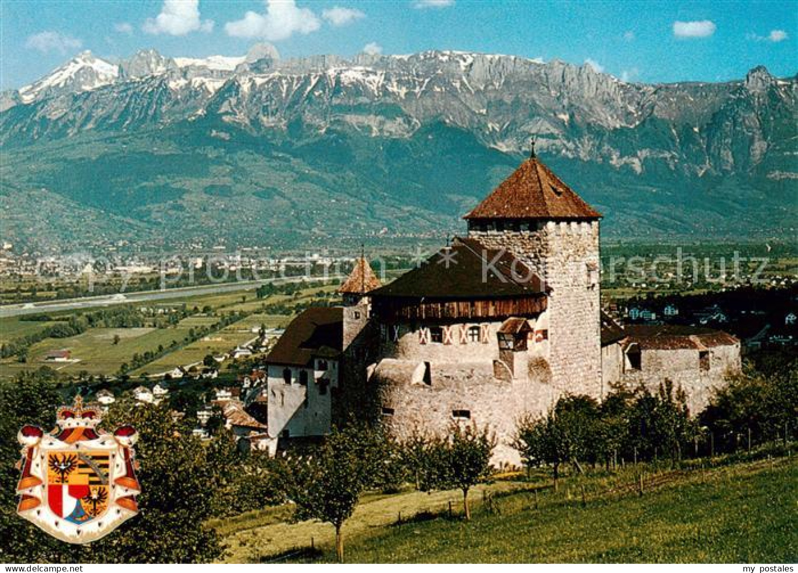 73814205 Liechtenstein Fuerstentum Schloss Vaduz Mit Schweizer Bergen  - Liechtenstein