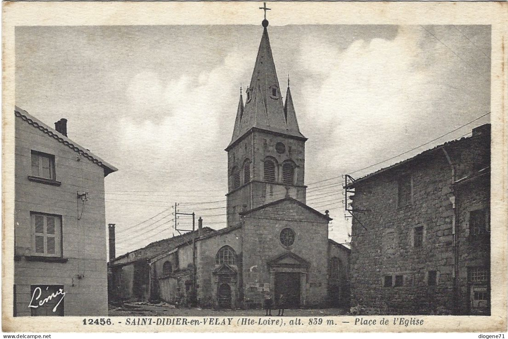 Saint-Didier-en-Velay Place De L'Eglise Animée - Saint Didier En Velay