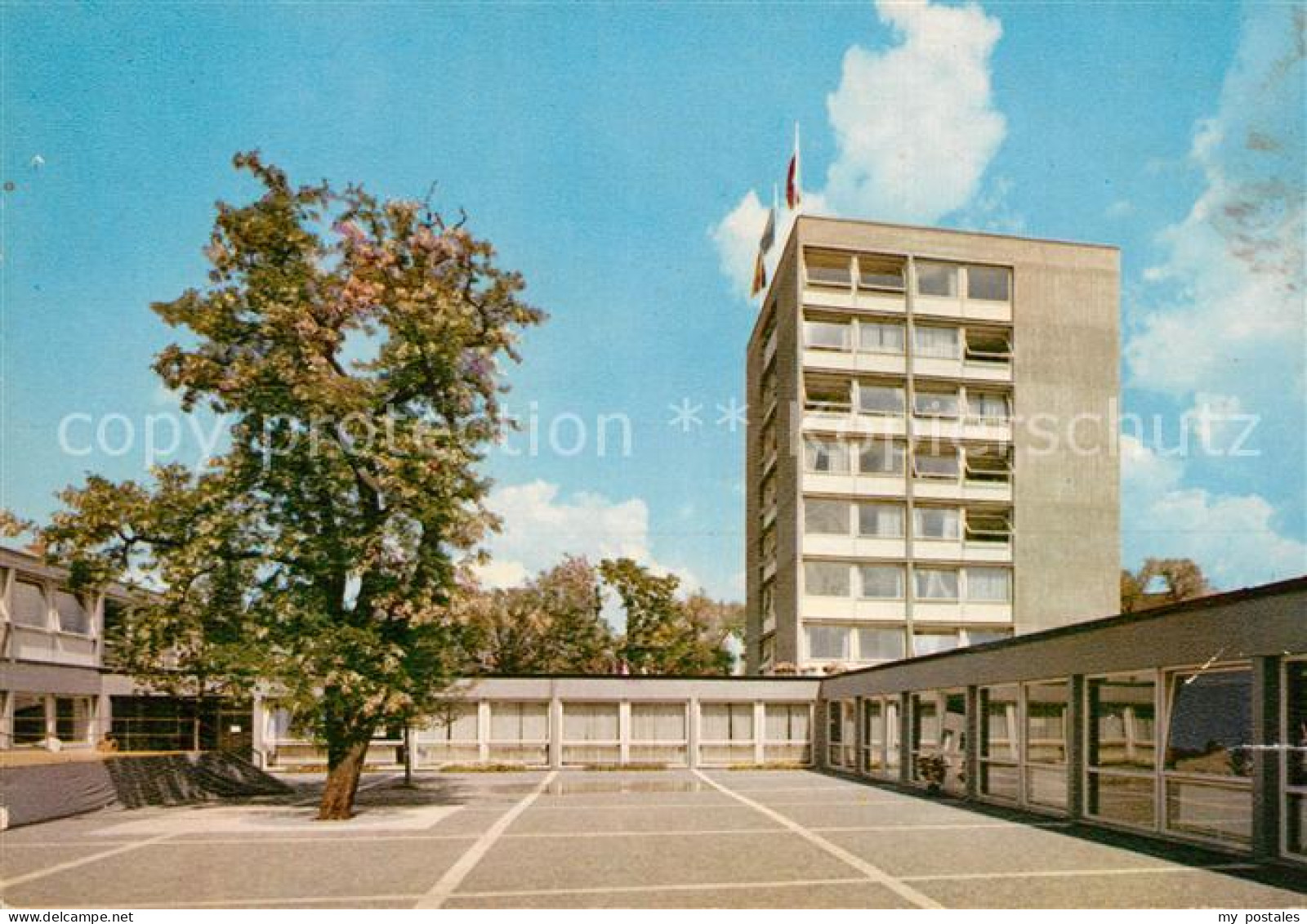 73324258 Erlangen Jugendzentrum Frankenhof Innenhof Jugendherberge Jugendwohnhei - Erlangen