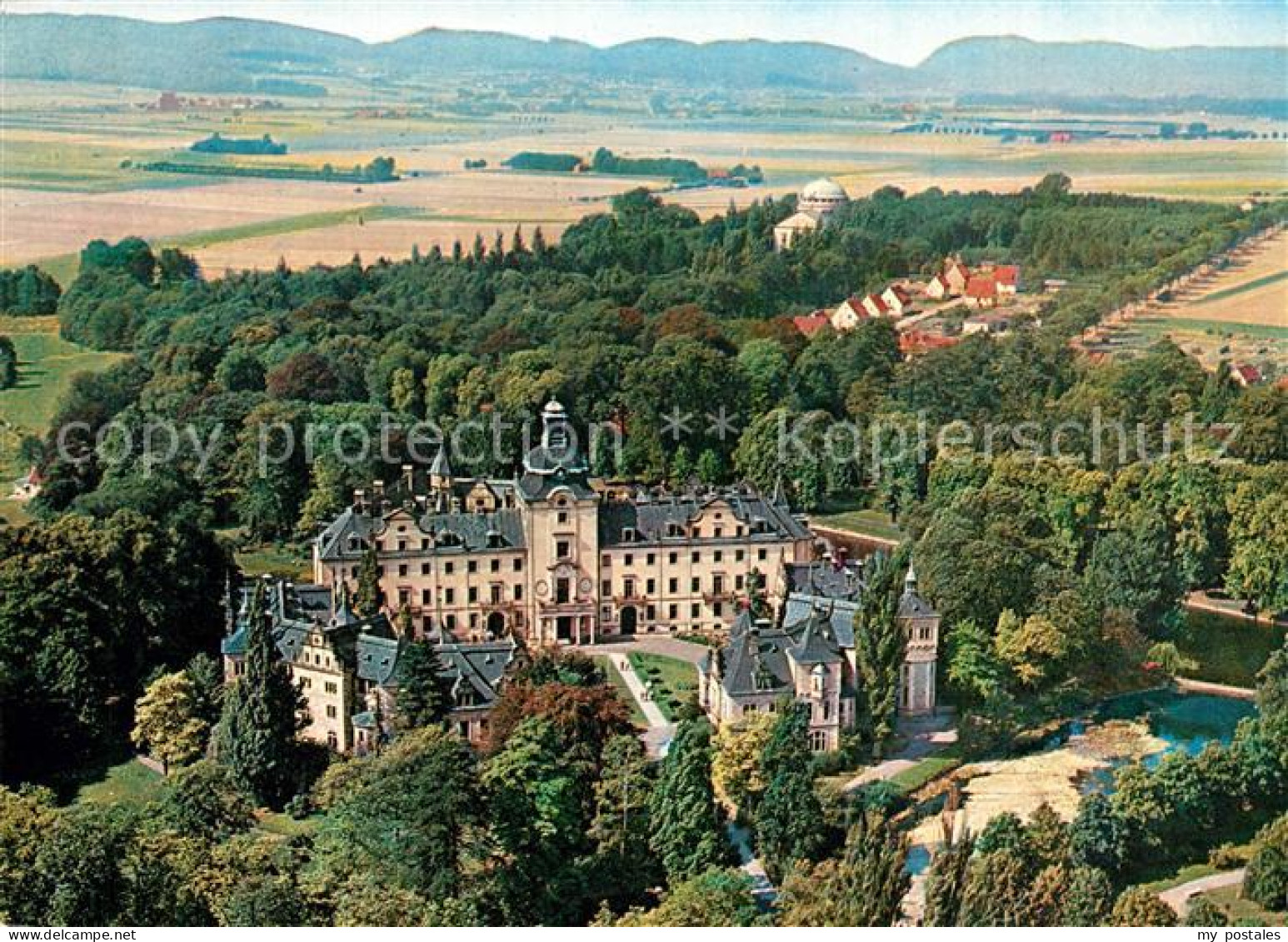 73323568 Bueckeburg Schloss Bueckeburg Mit Mausoleum Und Wesergebirge Fliegerauf - Bueckeburg