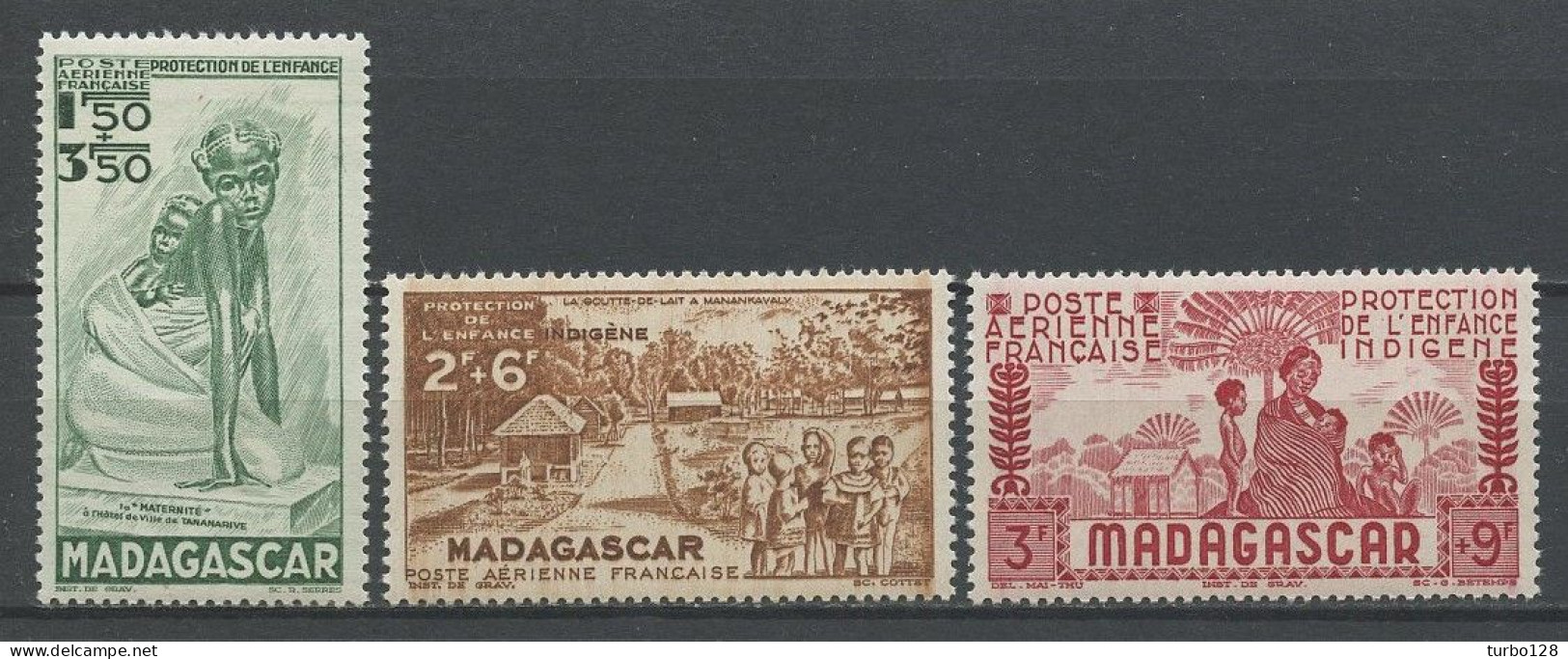 MADAGASCAR 1942 PA N° 41/43 ** Neufs MNH Superbe C 3.75 € Profit De L'oeuvre Protection De L'enfance Indigène Infirmière - Neufs